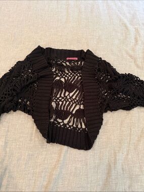 Maternal America Black Open-Weave Cropped Shrug